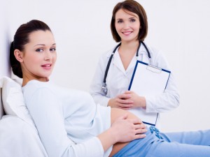 pregnant woman with the doctor