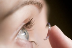 Вред контактных линз для глаз