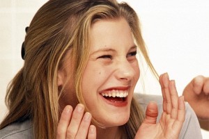 Исследователи выяснили, как смех человека может влиять на окружающих