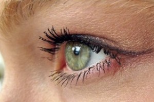 Глазное бельмо – симптомы, лечение