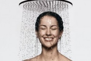 Израильские врачи считают, принимать душ чаще 2 раз в неделю не следует