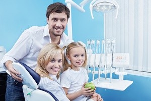Имплантации зубов — популярная стоматологическая услуга