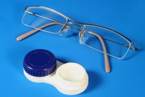 Проблемы со зрением – очки или линзы?