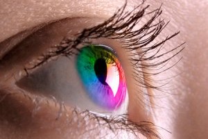 Разноцветные глаза — вредны ли линзы?